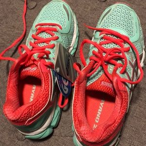 ASICS Gel Kayano 21 Size 6 1/2.  Brand new!